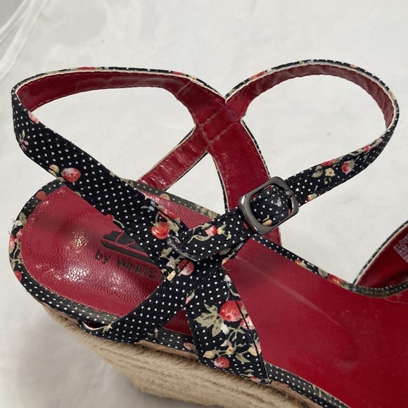 CLIFFS Sandals by White Mountain - Picture 4 of 13